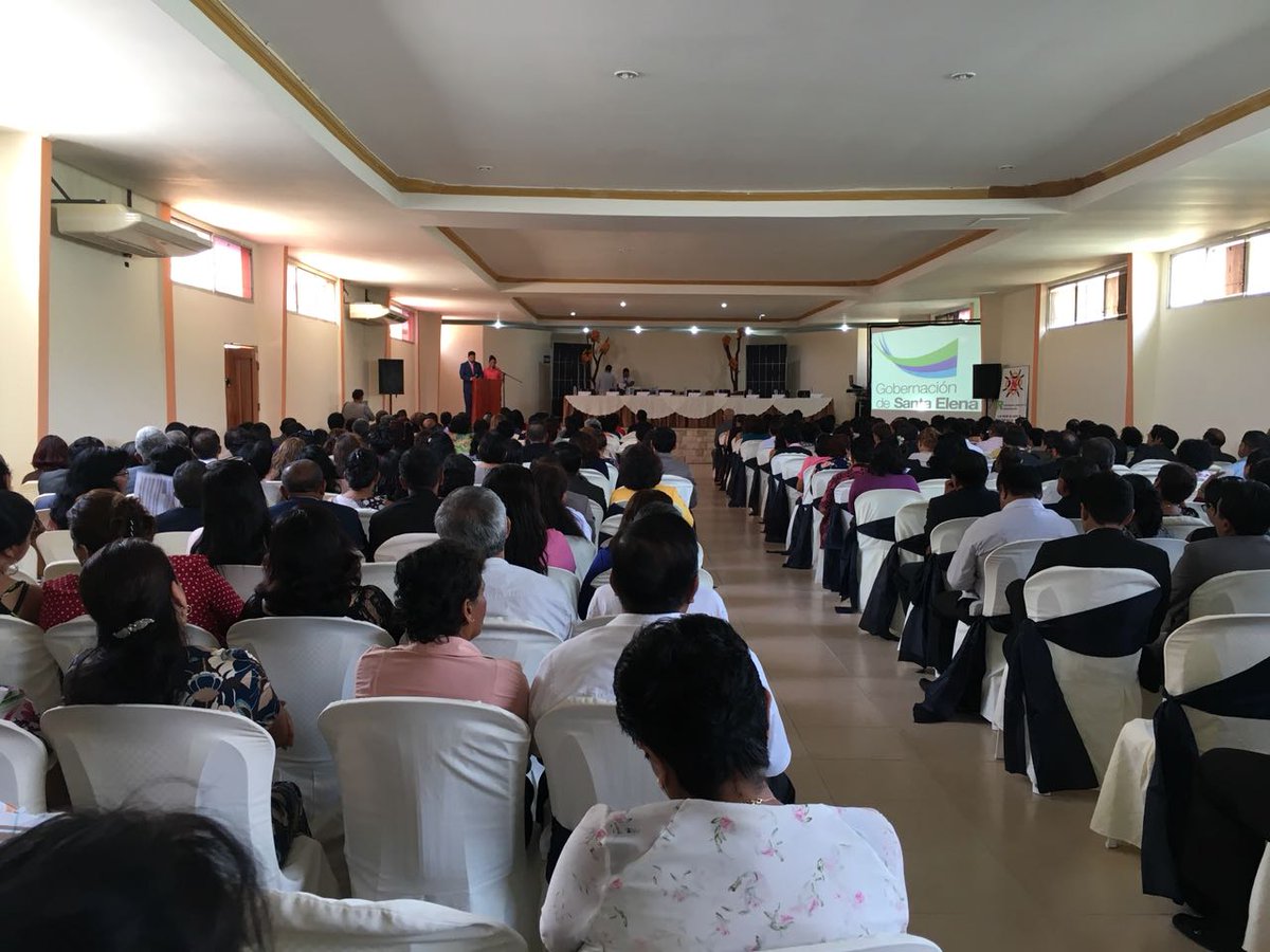 REDMAESTR24D02's tweet photo. Justo reconocimiento realiza la Gobernación de Santa Elena y Red de Maestr@s a los docentes que cumplen una loable trayectoria educativa ¡GRATITUD AL MAESTRO!  @GinaTouma @davidsabando16 @josemunoz816 @REDMAESTR24D02 https://t.co/TGAFlkWM5D