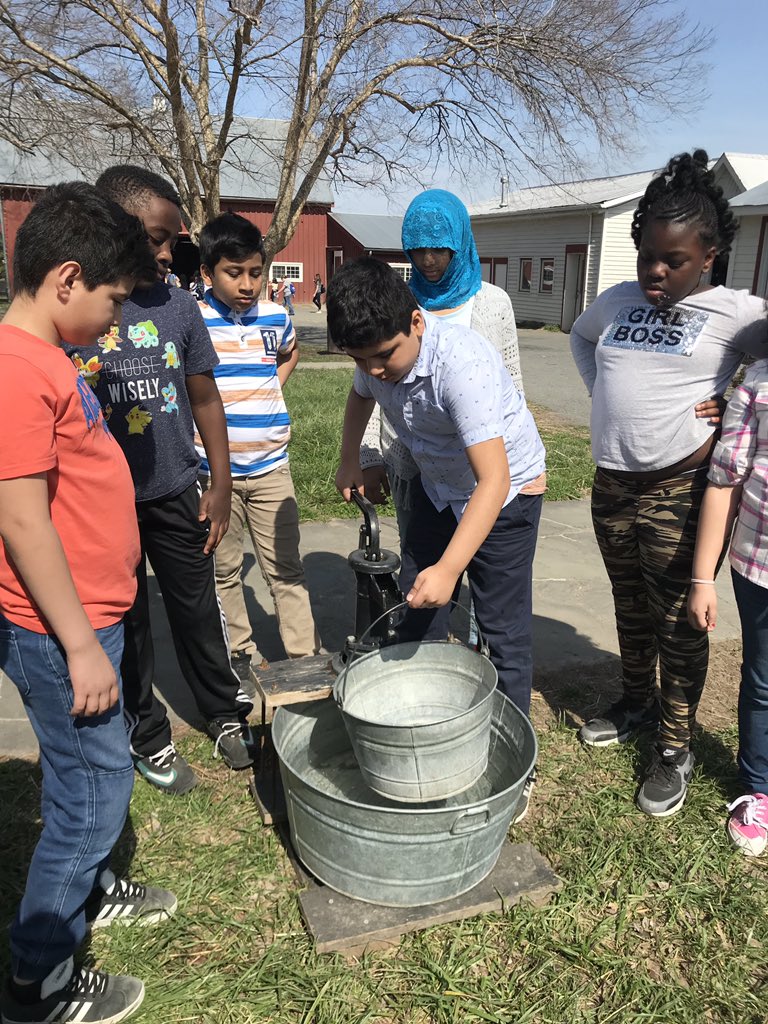williamramsayes's tweet photo. 3rd Graders enjoyed a day of learning @fairfaxparks #fryingpanfarm https://t.co/aRVe8y73jf