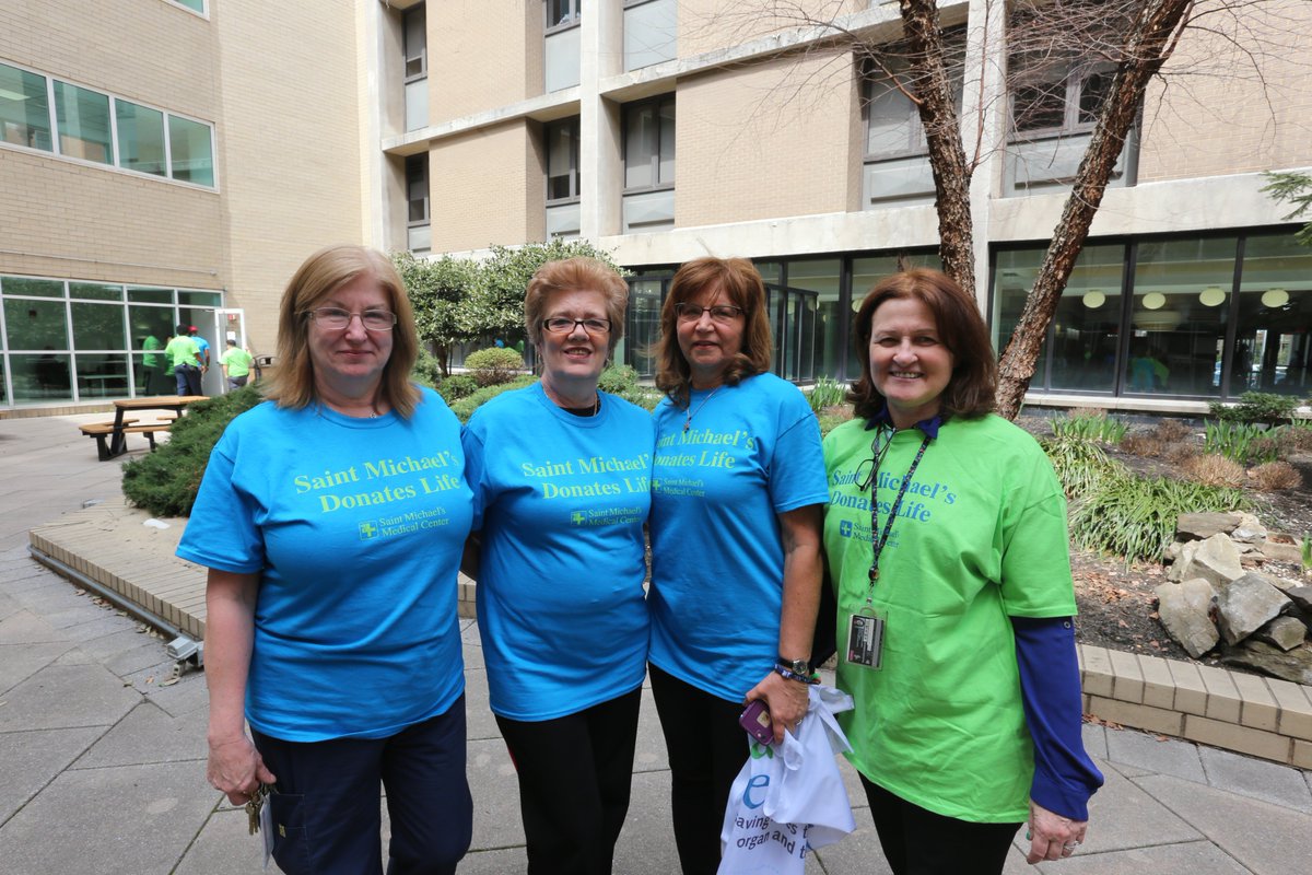 smmcnj's tweet photo. Today Saint Michael's Medical Center employees wore Blue and Green T-shirts in recognition of National #DonateLifeMonth. We proudly support the @NJSharing Network. #NJSN #SaveNJLives https://t.co/lvJ8yKdid3