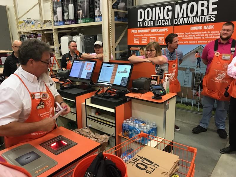 KaseyCardenas77's tweet image. DM Walk today at #thd8520 was outstanding. Great engagement from the team and a happy welcome to our new store manager, Mike!!! @ValDaMASM @jreed4401