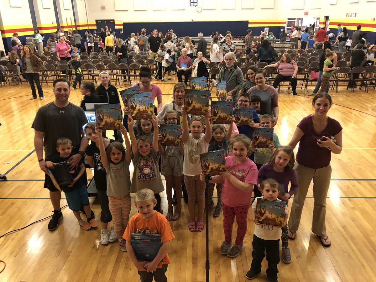 #Favorite night seeing families come together to #DreamBig &amp; enjoy books! Wow #Pennsylvania You guys are amazing! Keep inspiring kids to read &amp; be all they can be. Huge thanks @mkkelly1966 <a href="/WestManheimElem/">West Manheim</a>