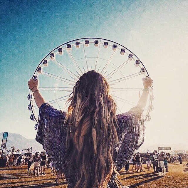 Hang on tight coz shit’s about to get wheel! 🎡✊🏼😎
.
#coachella #coachella2018 #festivalfashion #music #coachellaoutfit #festival #fashion #beyonce #coachellavibes #coachellastyle #boho #fashionblogger #palmsprings #gypsystyle #bohemian #hipster #bohochick #coachellafestival