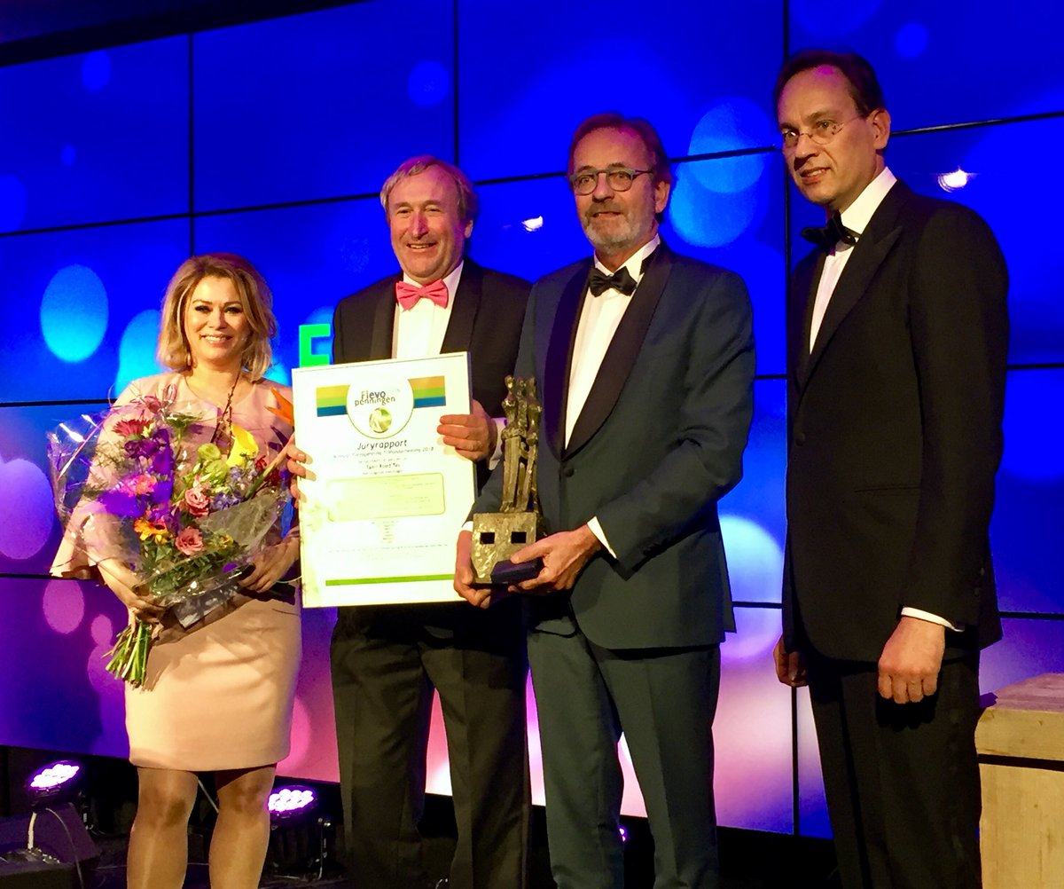 JanNicoAppelman's tweet photo. Winnaar @flevopenningen Toponderneming 2018: @Tanisfoodtec @gem_Lelystad. Topper in machines voor food processing. Van harte! https://t.co/9FSmMouX1j