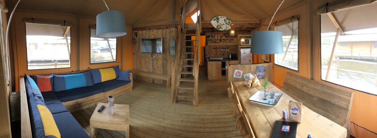 danta's tweet image. Wir campieren mit unseren Booten in diesem Stelzenhaus, es hätte uns schlimmer treffen können! #SpeedBoot