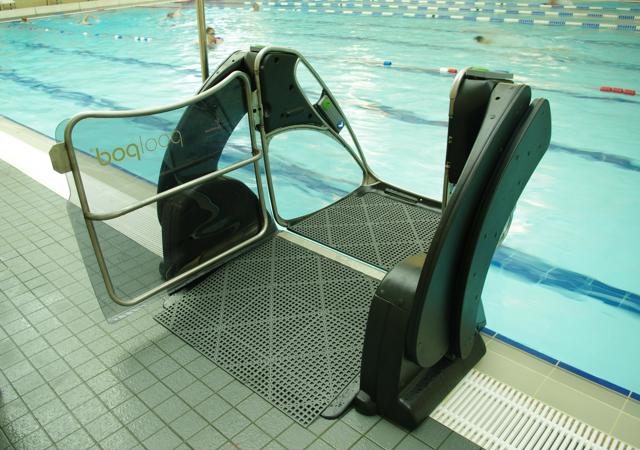 NCAquatics's tweet image. Now province of Quebec has their first #Poolpod in one of the oldest pools in @MTL_Ville -Bain Levesque. Poolpod is a multi-award winning #swimming #poollift, that offers the greatest level of independence for a wide range of #swimmers with mobility difficulties. #accessibility