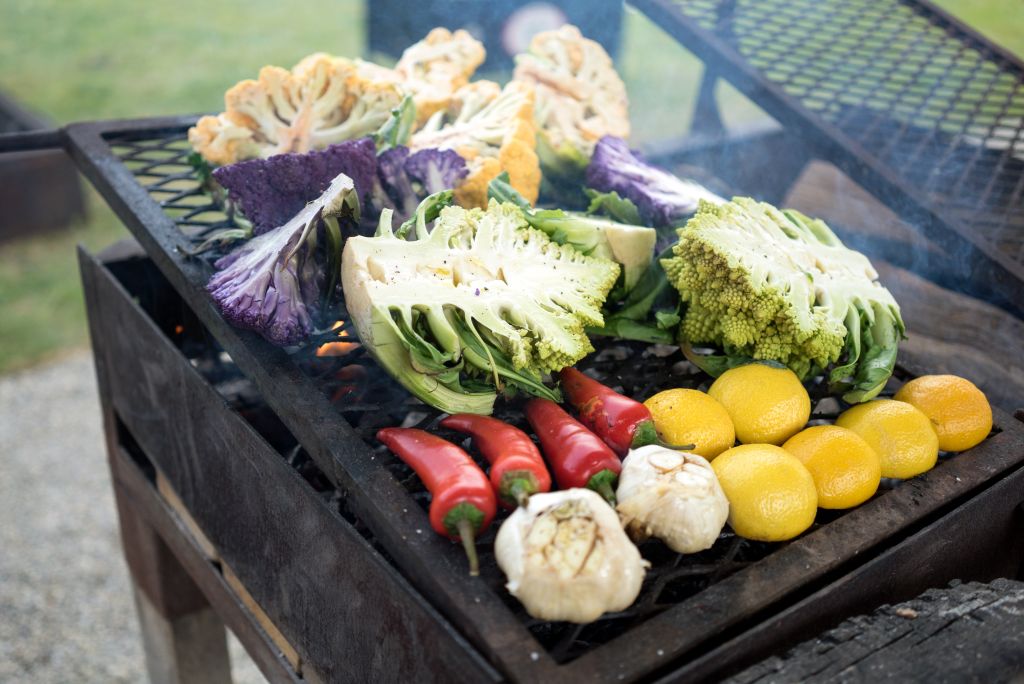 Gorgeous colors at last year’s Ciderfeast with <a href="/Archattack/">Benjamin Walmer</a> ...nearly that season again! 📸: <a href="/HushPark/">HushPark</a> #grilling #foodporn #forkmonkey #foodmakesfriends