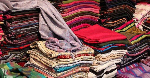 Limportant_fr's tweet photo. Contre le gaspillage: Emmaüs veut une loi interdisant aux marques de brûler les vêtements invendus https://t.co/KqaQ9HdLfk #Planète https://t.co/ZsI1kd6XGE