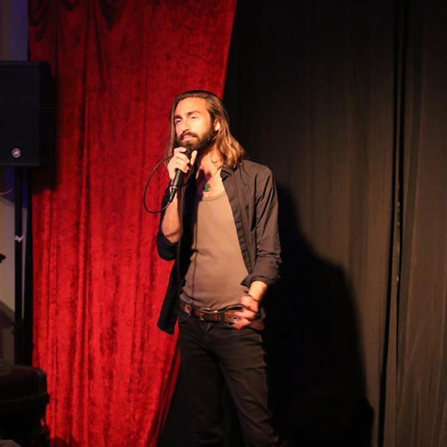 rafadezelanda's tweet photo. *Insert joke here*

#standup #comedy https://t.co/1iRRE53i29 https://t.co/6gY2ubX99v