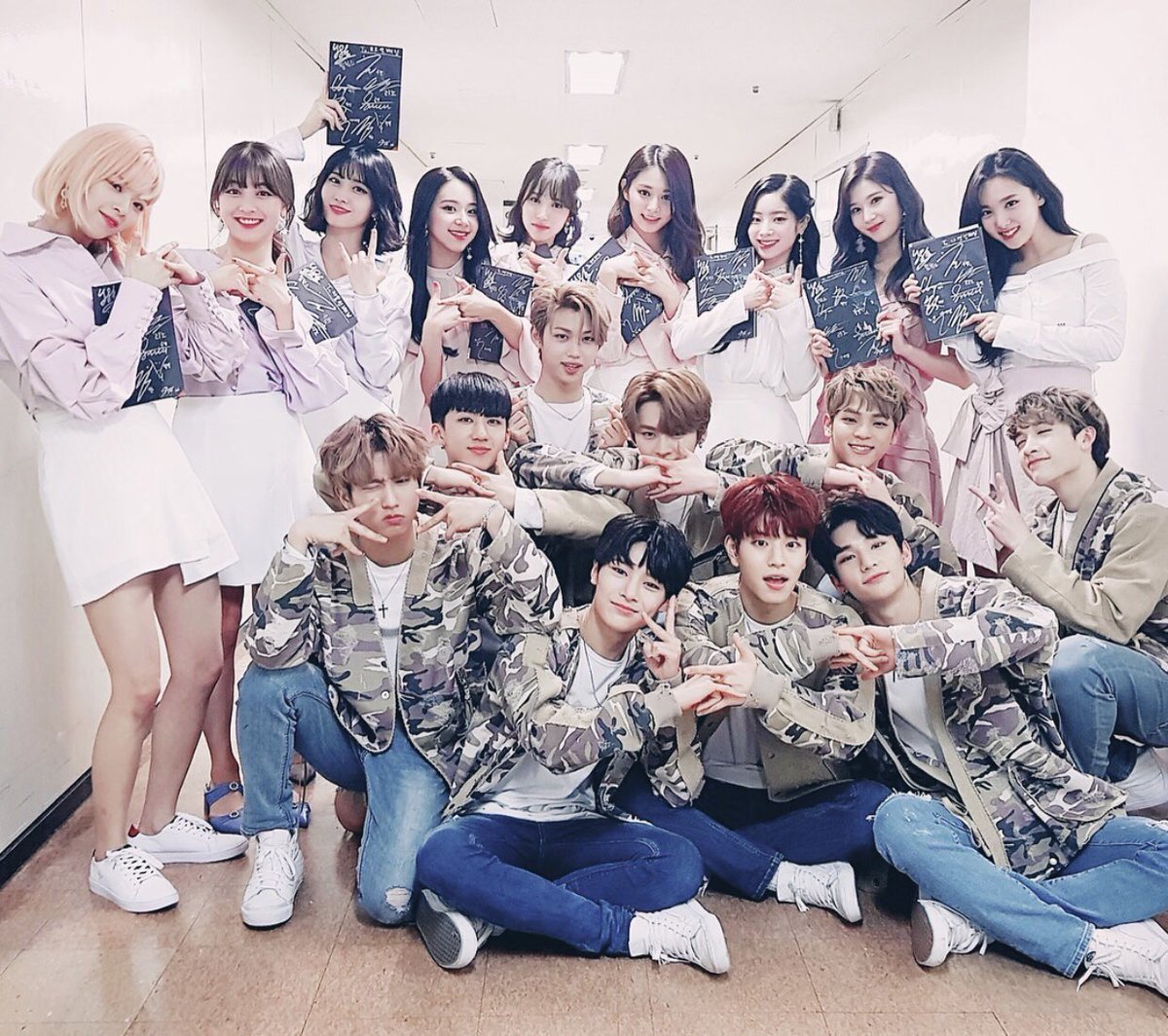 💜SANA♡KAZU-chan💜 on Twitter: "スキズのインスタにTWICE  との写真が😭😭😭😭😭😭😍😍😍😍😍💕 TWICE ✖︎Stray kids 美男美女❤︎JYPファミリー最強❤︎  https://t.co/b5BdfGbFVO #TWICE #트와이스 #StrayKids… https://t.co/BZPV87sdR8"