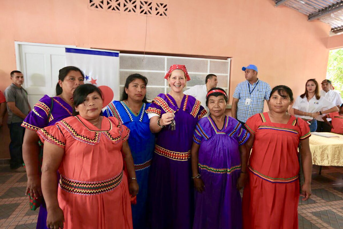 hechos_panama's tweet photo. Moradores de Cerro Iglesia 2 en Comarca Ngäbe se benefician con obras realizadas a través de #Biocomunidad.

https://t.co/kneh5q7yOc https://t.co/whoLEEJnJJ