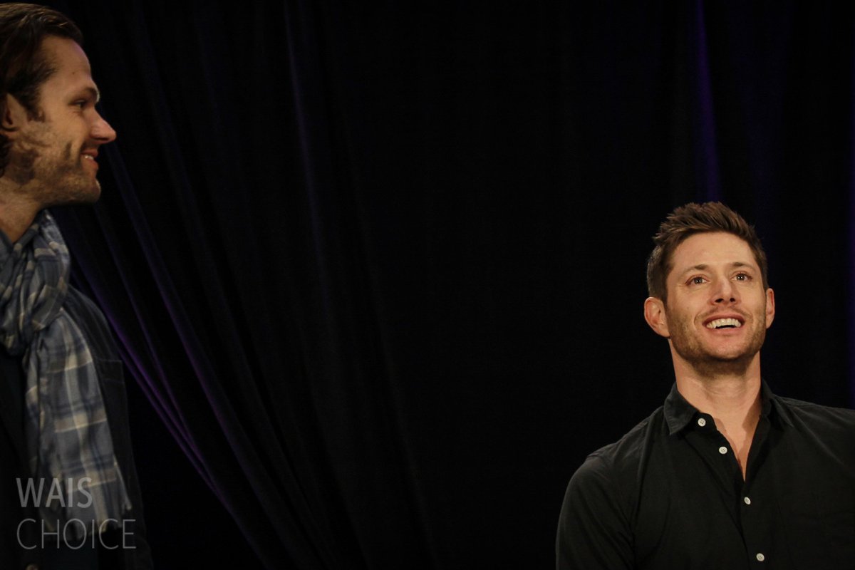 Valeriiee_L's tweet photo. (#SPNMON 📸 credits ➡ Vanessa (@WaisChoice). Thanks a lot for letting me use it 😊)
C'est officiellement une de mes photos préférées! 😍 La face et les yeux de Jensen! Il a les yeux qui brillent et il à l'air tellement heureux 😭 💙. Et Jared essayait de retenir ses larmes! 💗 https://t.co/dyMJNF7l3m