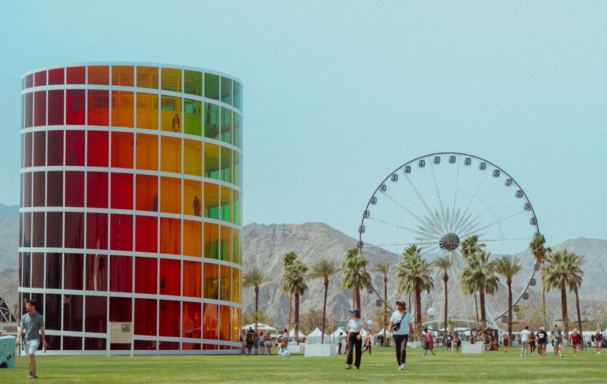 coachella's tweet photo. Day ☝️ https://t.co/9ede2Vykqt