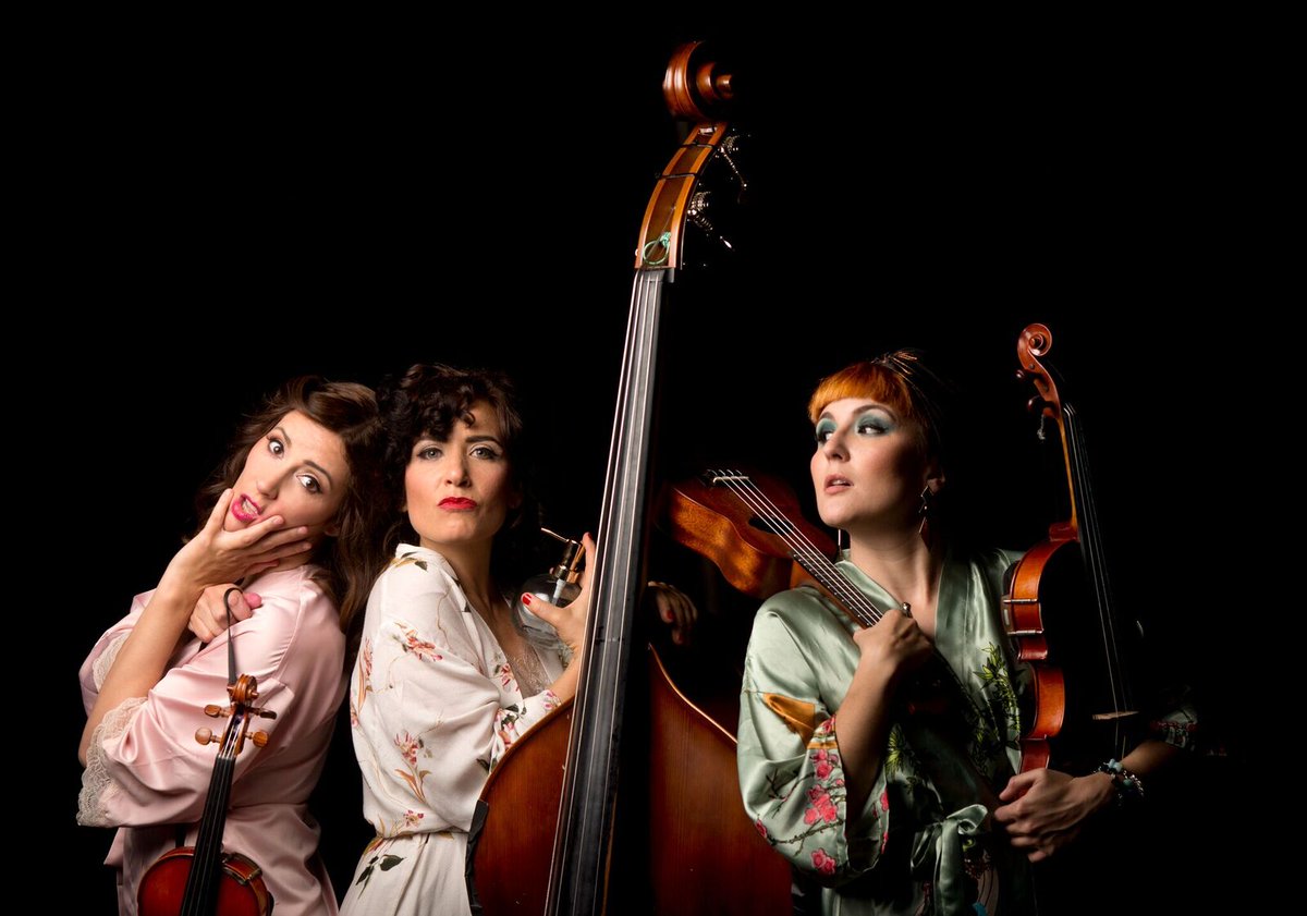 Los Teatros Luchana (<a href="/TeatrosLuchana/">Teatros Luchana</a>) acogen "ContraEscena", el último espectáculo de <a href="/FunamViolistas/">Funamviolistas</a>, plagado de #humor y reflexiones sobre la maternidad o el miedo a envejecer. 

Entrevistamos a 2 de las 'funamviolistas' que nos relatan qué ocurre detrás de bambalinas...