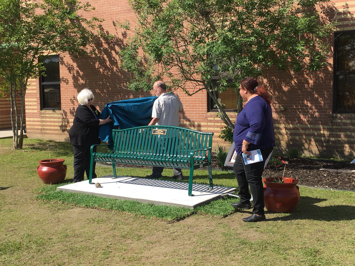 ECWPRIDE's tweet image. Bench Dedication for our beloved Annette Dietz. The entire event/turn out was beautiful.