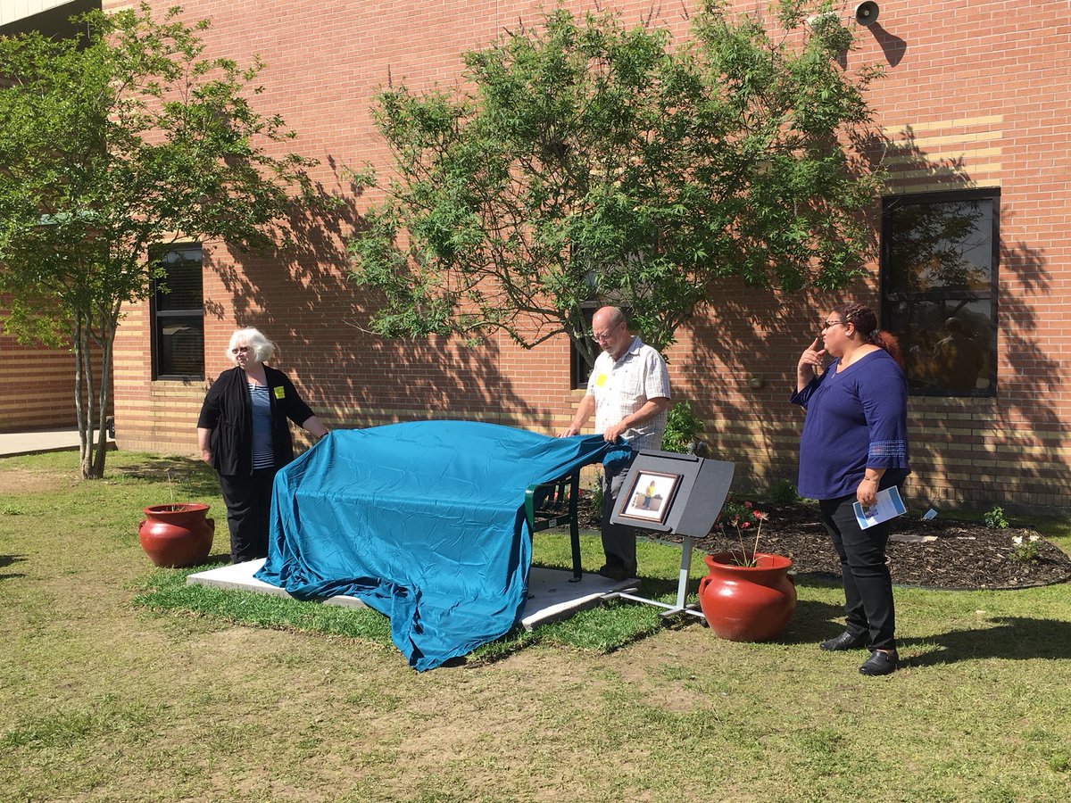 ECWPRIDE's tweet image. Bench Dedication for our beloved Annette Dietz. The entire event/turn out was beautiful.