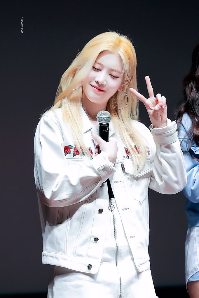 loonasource's tweet photo. #김립 - #김정은 ⥂ #이달의소녀 ˊ˗
      ➫ heart flip ☇ 180317 ♥︎ https://t.co/RPZ6alIhvX