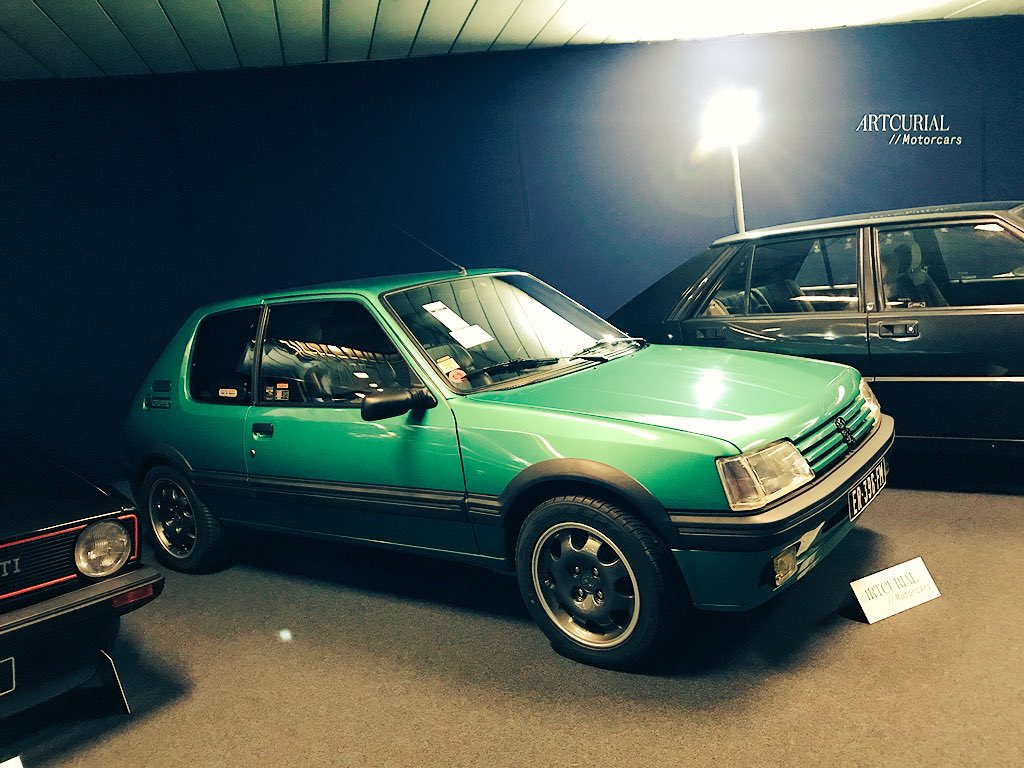 205gticdf's tweet photo. 205 Griffe, une GTI à 1652 exemplaires!
#peugeot #205griffe #205gti #205gticdf #205gticlubdefrance #griscanondefusil
#vertfluorite #cuir https://t.co/9kELcOUgiW