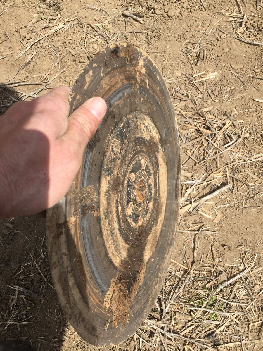 KentuckyAF's tweet photo. On the second day of #plant18 I am thankful for split-row planters. Somehow managed to shear off one of the double disk-opener shafts. #affinityfarms #robbingpeter #johndeere #farmlife #corn https://t.co/bAjYvrTwo3