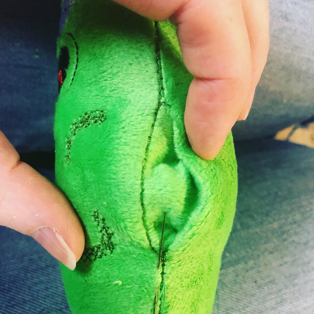 DawnofThread's tweet photo. A few last minute Pickle Ricks before tomorrowโs Library Comic Con #sewing #comiccon #librarycomiccon #library #publiclibrary #picklerick #plushie #dawnofthethread https://t.co/W5edPEfDOd