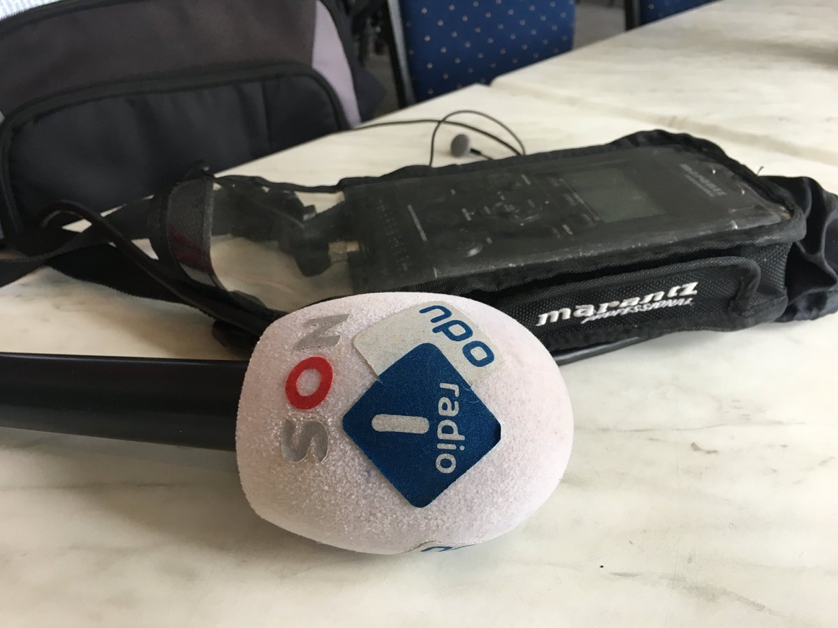 Vandaag een leuk item opgenomen met de NOS voor NPO Radio 1! Natuurlijk met als thema de #erdivisie #schaal, en de kampioenskraker van zondag #psv - #ajax. Wie gaat er zondag winnen?