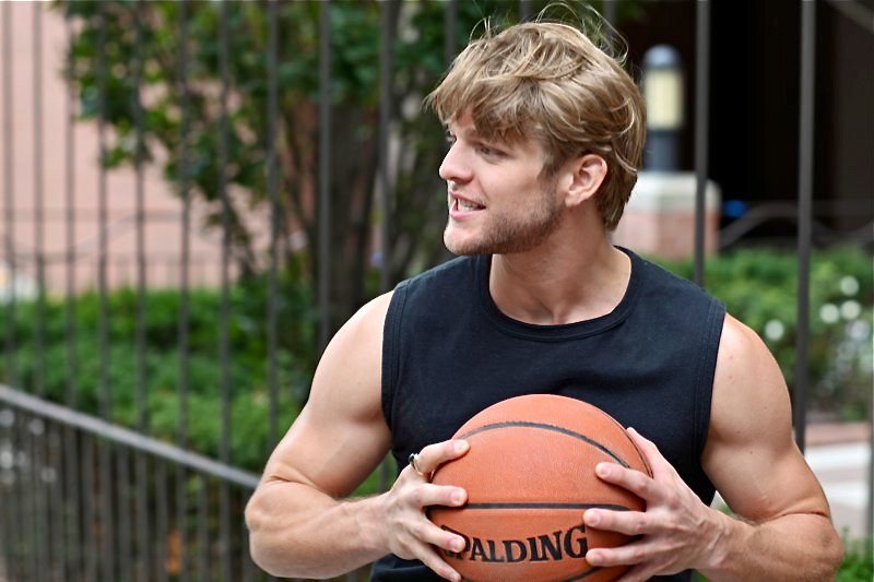 ChaseRColeman's tweet photo. #FlashBackFriday to @inbetweenmen  #Basketball #filming! Check out In Between Men series on youtube!
#NewYorkCity #NYC #NewYork #RockOn https://t.co/ZVe47uIuKl