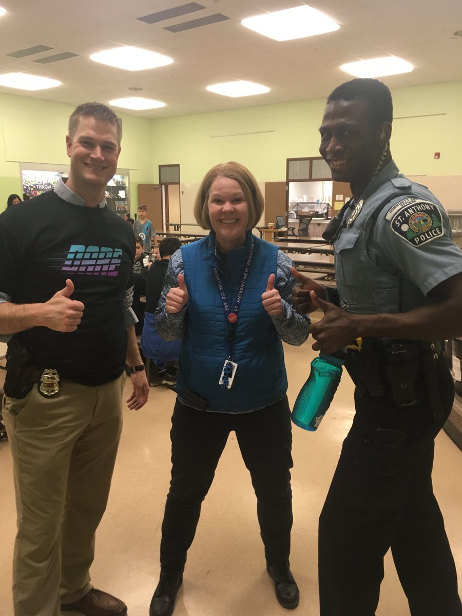 Karipage001's tweet photo. Two of my favorite people stopped in today to celebrate with the 5th graders! #wppandas #stanthonypolice https://t.co/Bf3JJ0V97P