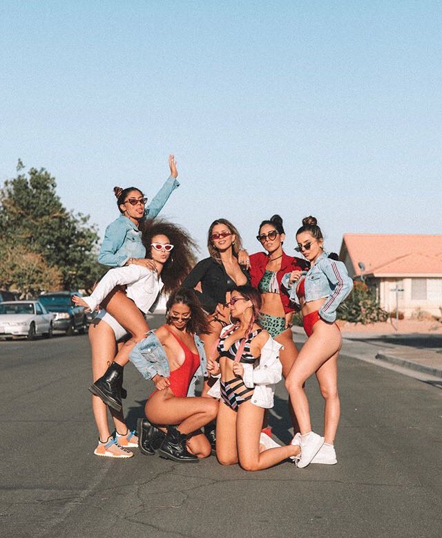 lmjsalut's tweet photo. queria tá assim na Califórnia indo pro coachella com minhas amigas https://t.co/hzQ6STdRpd