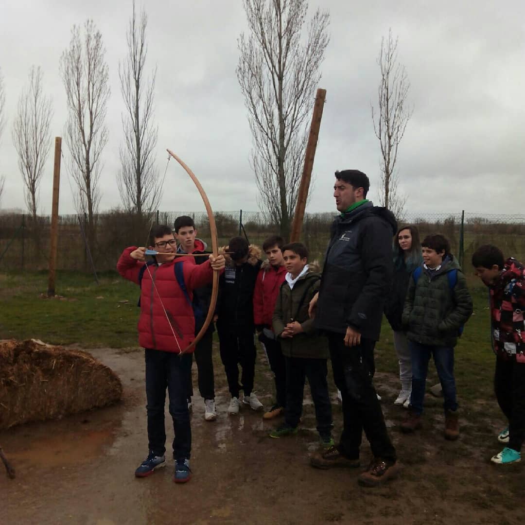 IesoTomasBreton's tweet photo. Grupo de 67 alumn@s del IESO Tomás Bretón visitan los Yacimientos de la Sierra de Atapuerca, el Centro Experimental de la Prehistoria y el Museo de la Evolución Humana en Burgos. Aprovechando para ver la espléndida catedral gótica. https://t.co/TSdjfOQc8B