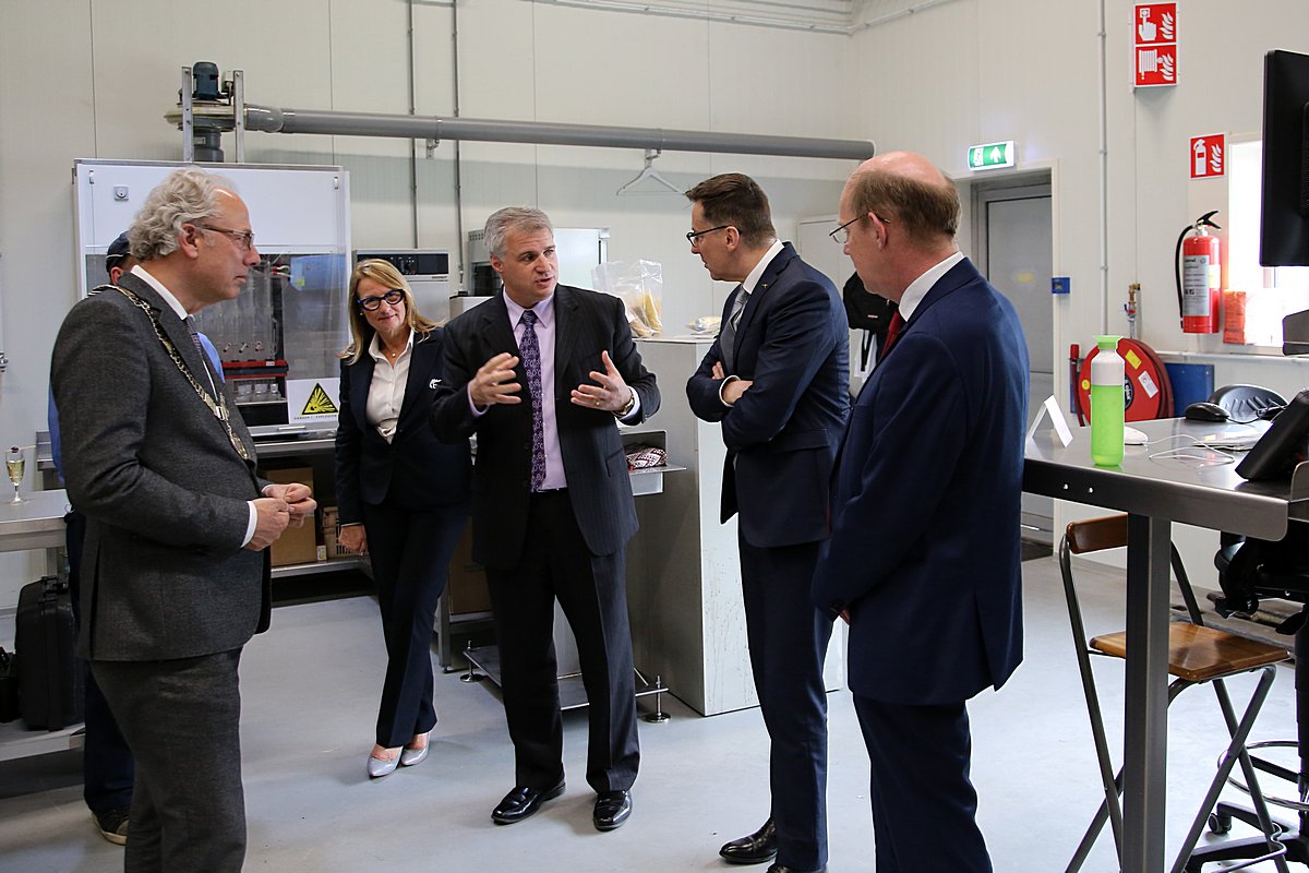 DeKuijper's tweet photo. #Australische #tna #solutions breidt verder uit in #Woerden
Foto´s Alex de Kuijper
https://t.co/c4GyUSLavx https://t.co/v8GXlkKlN5