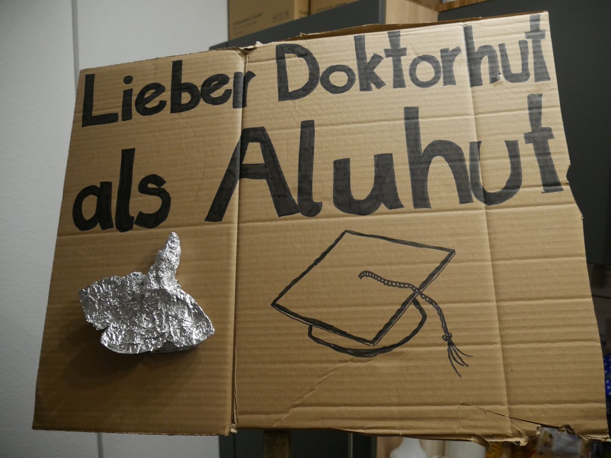 Donar23's tweet image. Wir haben unsere #PosterParty für den #MarchForScience gerade beendet und sind bereit morgen durch #Trier zu marschieren. 

@ScienceMarchTRI #M4SPoster