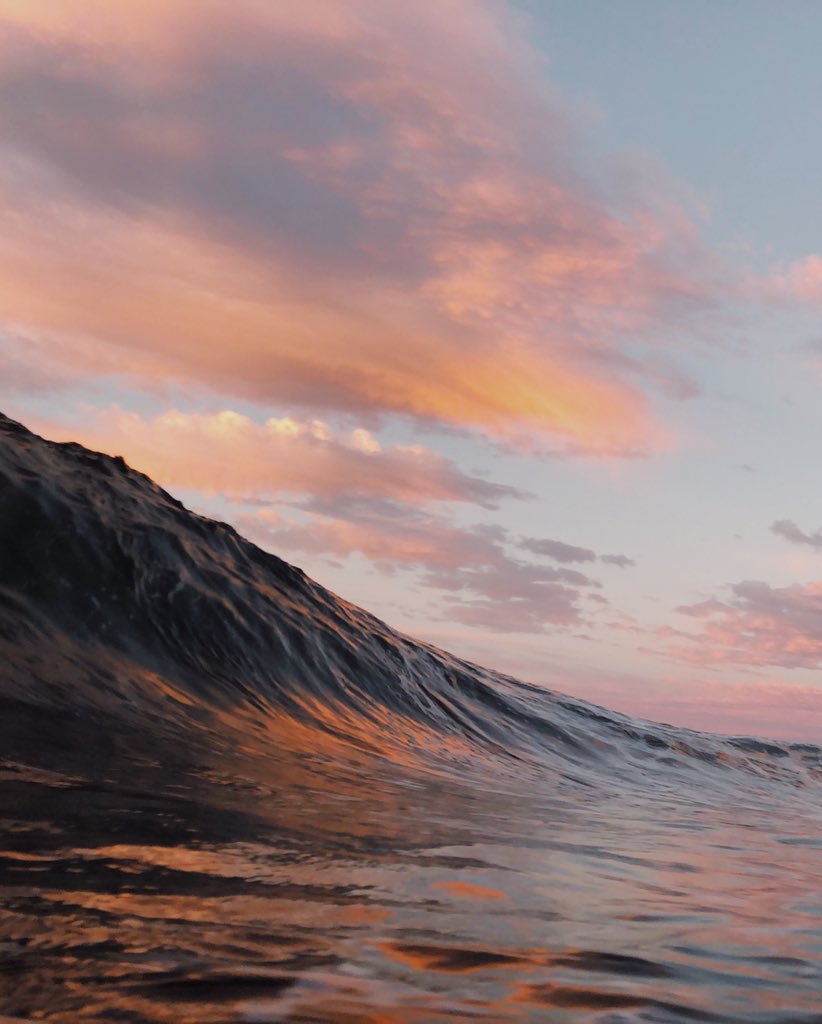 RyanPernofski's tweet photo. the ocean is art. 

pink, green, blue &amp; gold all in one morning as the light changes. https://t.co/p7gBjm9a5D