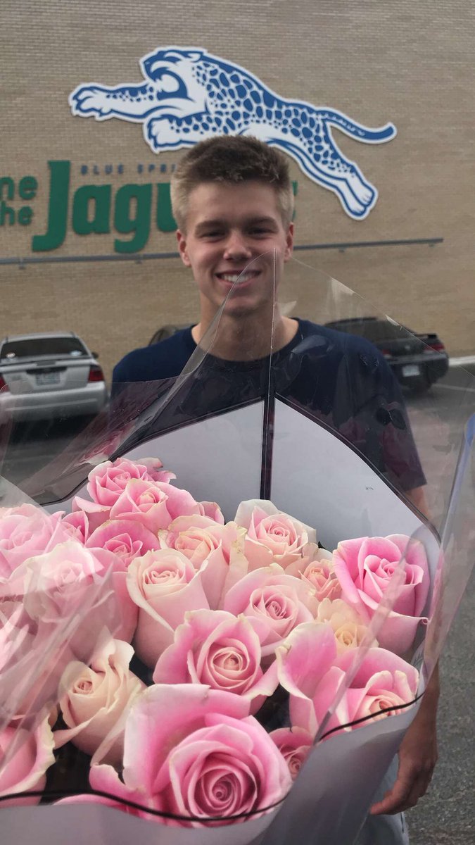 kayleeconnors13's tweet photo. s/o Coach Courter for letting @mylesopdahl skip out on practice for a few minutes so I can officially say I have prom date💓💃🏽🎉 https://t.co/aQh2bFcivj