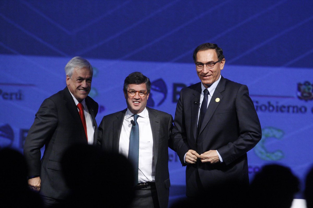 Agencia_Andina's tweet photo. Vizcarra pide pasar de la retórica a las acciones concretas contra la corrupción https://t.co/Fs9ubAgeFB #CumbrePerú https://t.co/JqNhTYXxKU