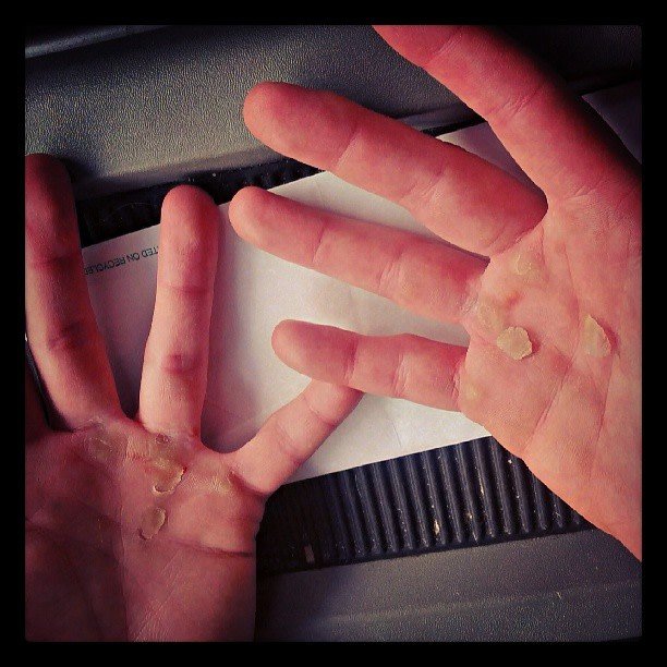 TheWODShop's tweet photo. 🙌 What's the key to surviving Murph on Memorial Day?

One is to be sure to maintain your calluses. Remember, ripped hands are an INJURY, NOT a "badge of honor"... and they're preventable! https://t.co/wW012jqRL0