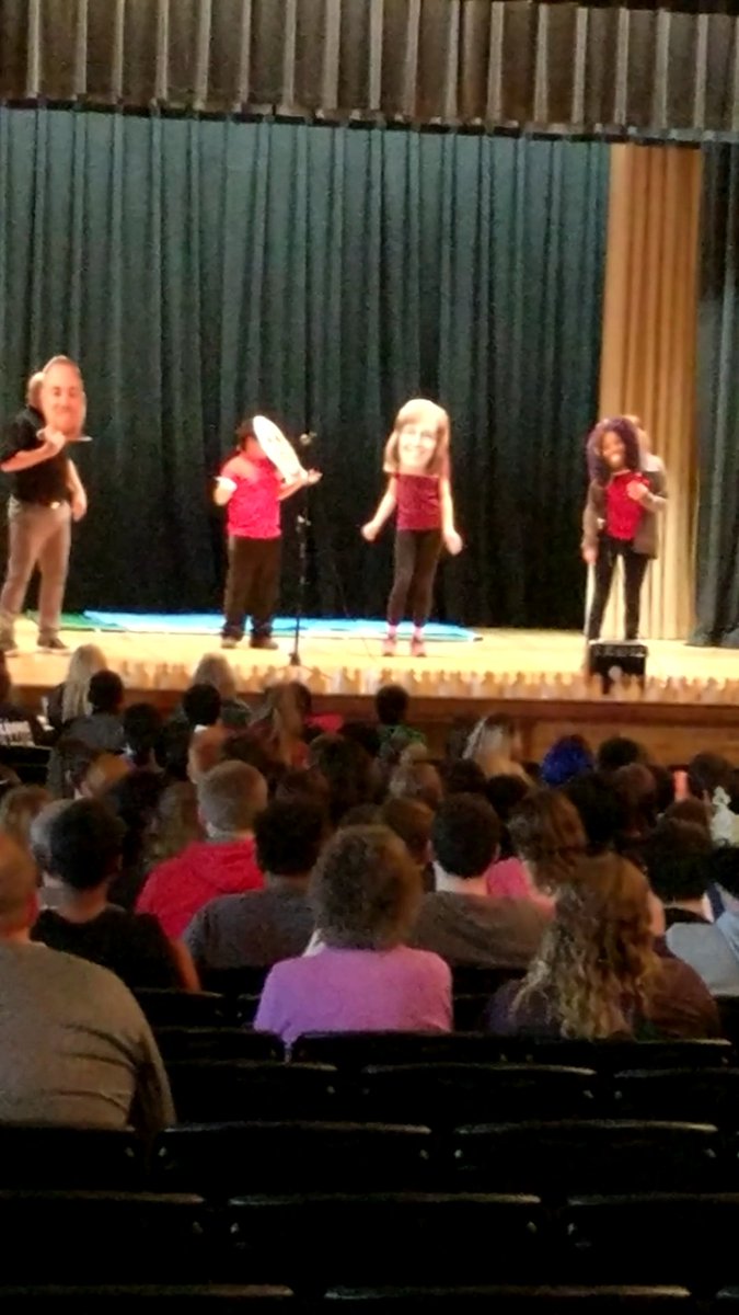 LeesaFarmer's tweet photo. We have some pretty AWESOME talent at Lombard..  #wearelombard #talentshow https://t.co/doWhOkIGVR