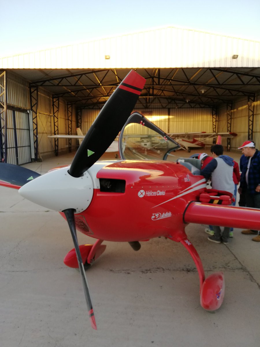 HANGARX's tweet photo. En el @AeroclubAllen ya se respira aire de #show con el #Extra330LC de Sergio Marinhas. #ShowAereoAllen https://t.co/qKcj1rtbW0