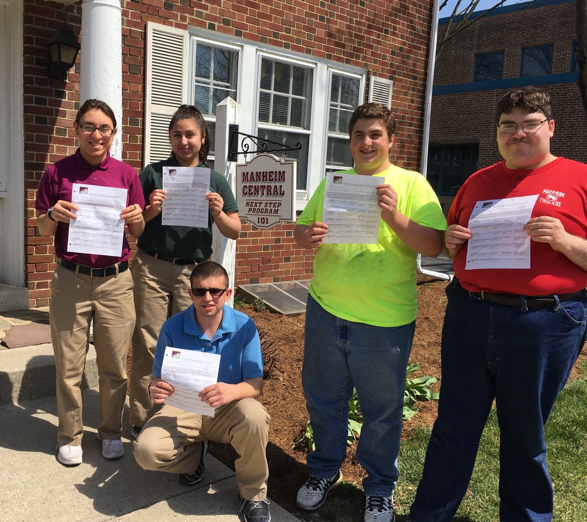 Today my student interns finished their 2nd 10 week internships..it’s back into the classroom for a couple of weeks starting monday as they finish/finalize their plans before real life begins!! #graduationiscoming #transitiontime #manheimcentralsd #NSP