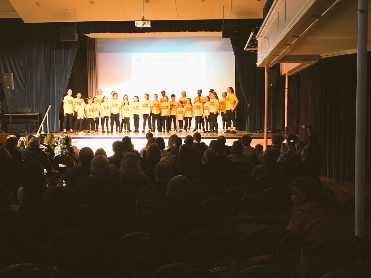 RichardSMunday's tweet photo. Well done to all our @WestEndExWatf students this week and tonight in the show. You were all fantastic #proud #theatre #singing #dancing #Watford  @WestEndEx https://t.co/ujUMKtByu8