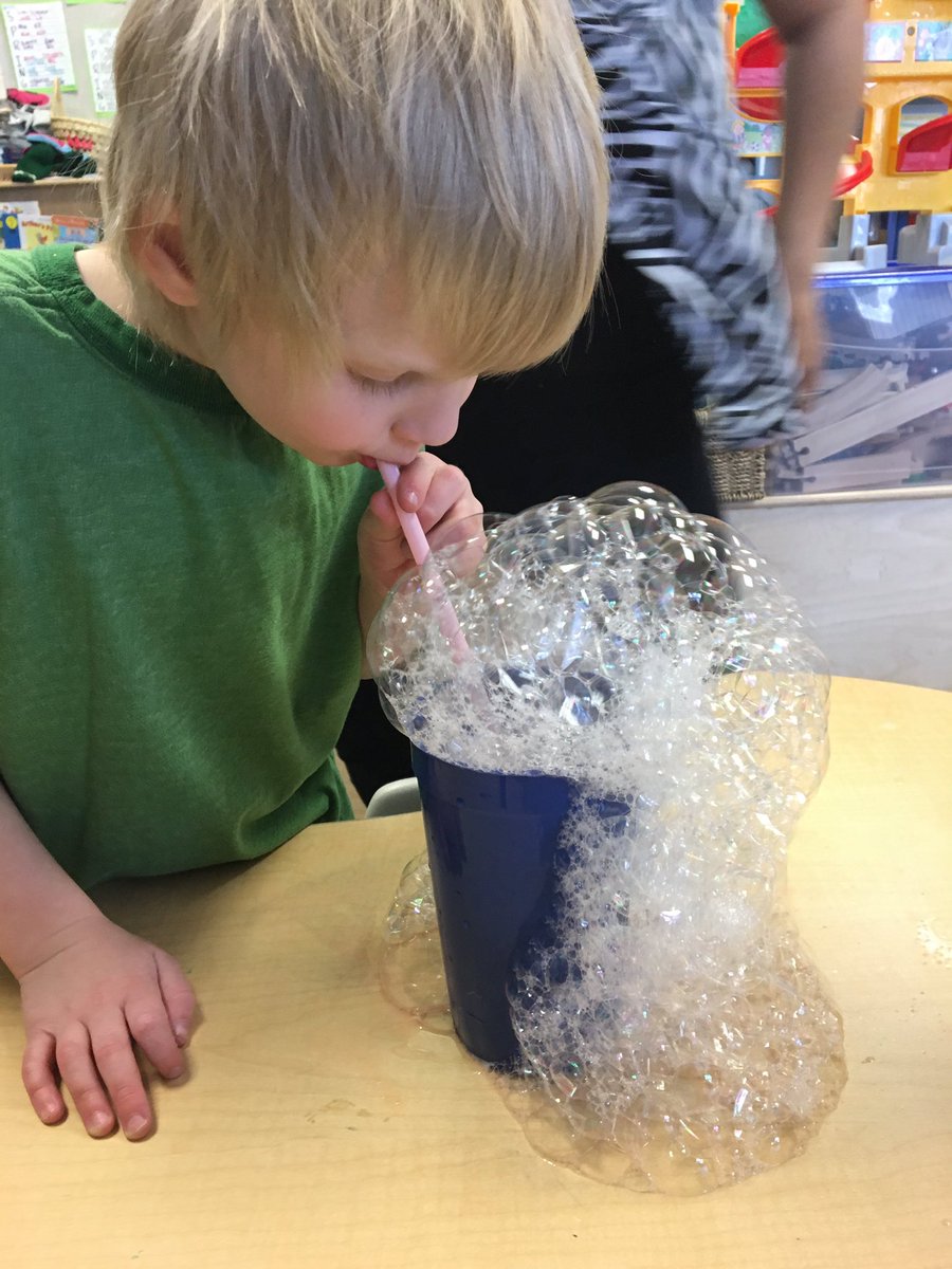 resurreccion102's tweet image. Simple yet fun and engaging activity #mixingcolors @fort_rouge @PennyMorka