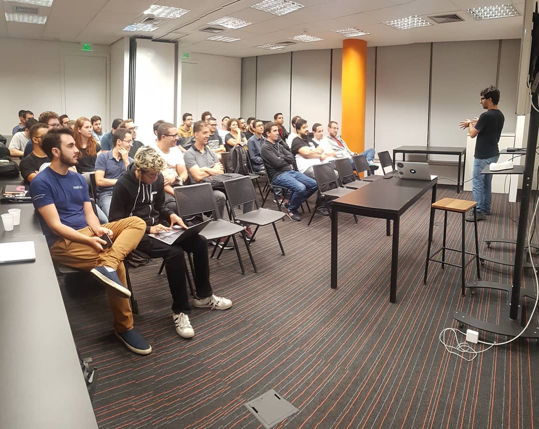 nodebr's tweet photo. Casa lotada hoje na edição #40 sobre Node.js in Production com Daniel Baptista palestrando sobre "Do 0 ao infinito com Node.js"
#nodebr #nodebr40 #cubo @nodejs @NodeSource https://t.co/DrCaAQncdq