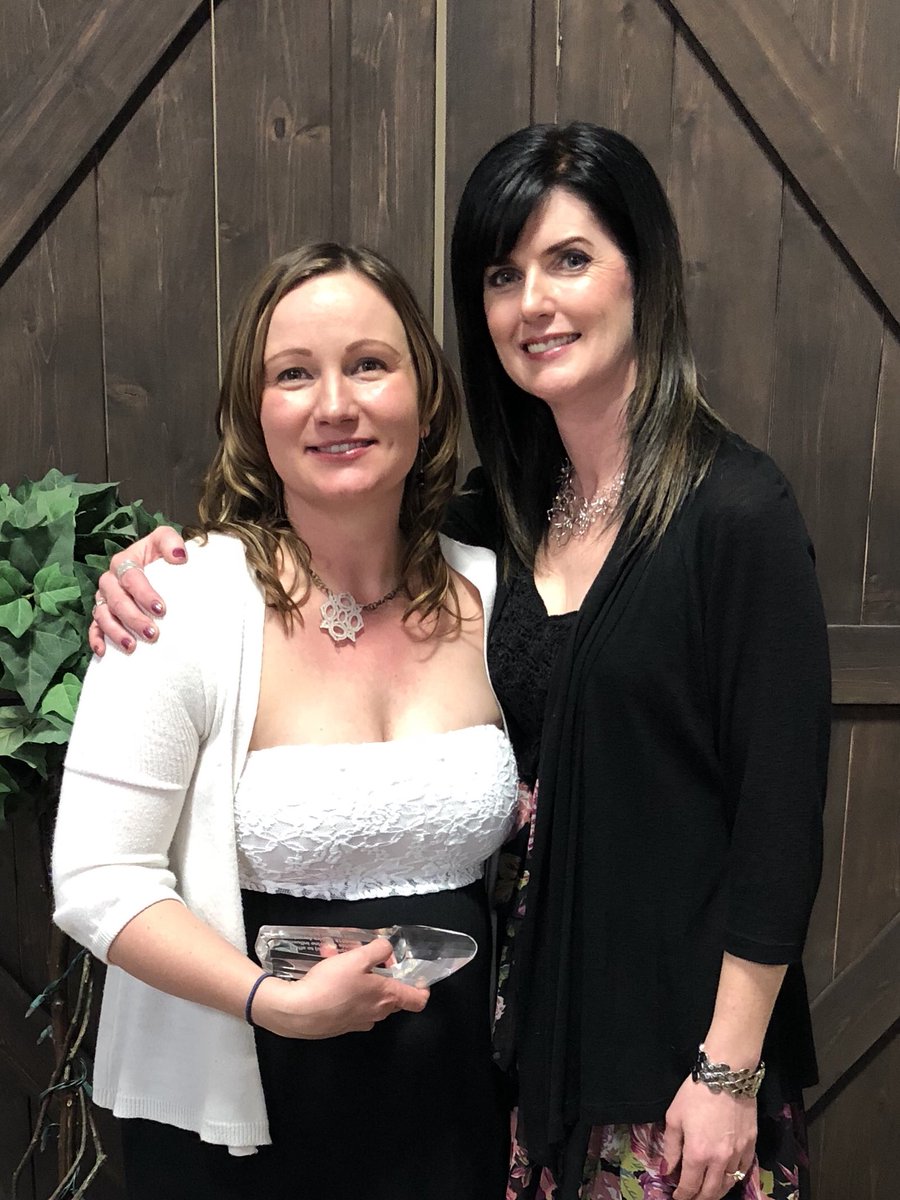 ChrisDeering3's tweet photo. One of the most inspiring people I know...Congrats @Tracy_MedHat on your well deserved recognition. Today it was an honour to introduce such a passionate, genuine and enthusiastic leader. You make a difference in our community by just being you! @WIBMedicineHat #WIBinspire https://t.co/XrrZN0EhY3