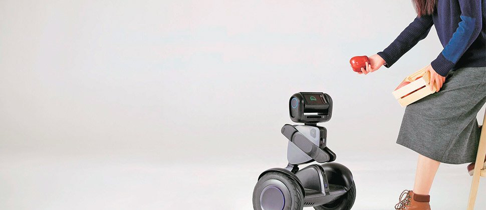 RevistaSoHo's tweet photo. #Gadgets El robot asistente 
(que además lo transporta). https://t.co/U9fWC6wGZ1 https://t.co/dixU38oJSm