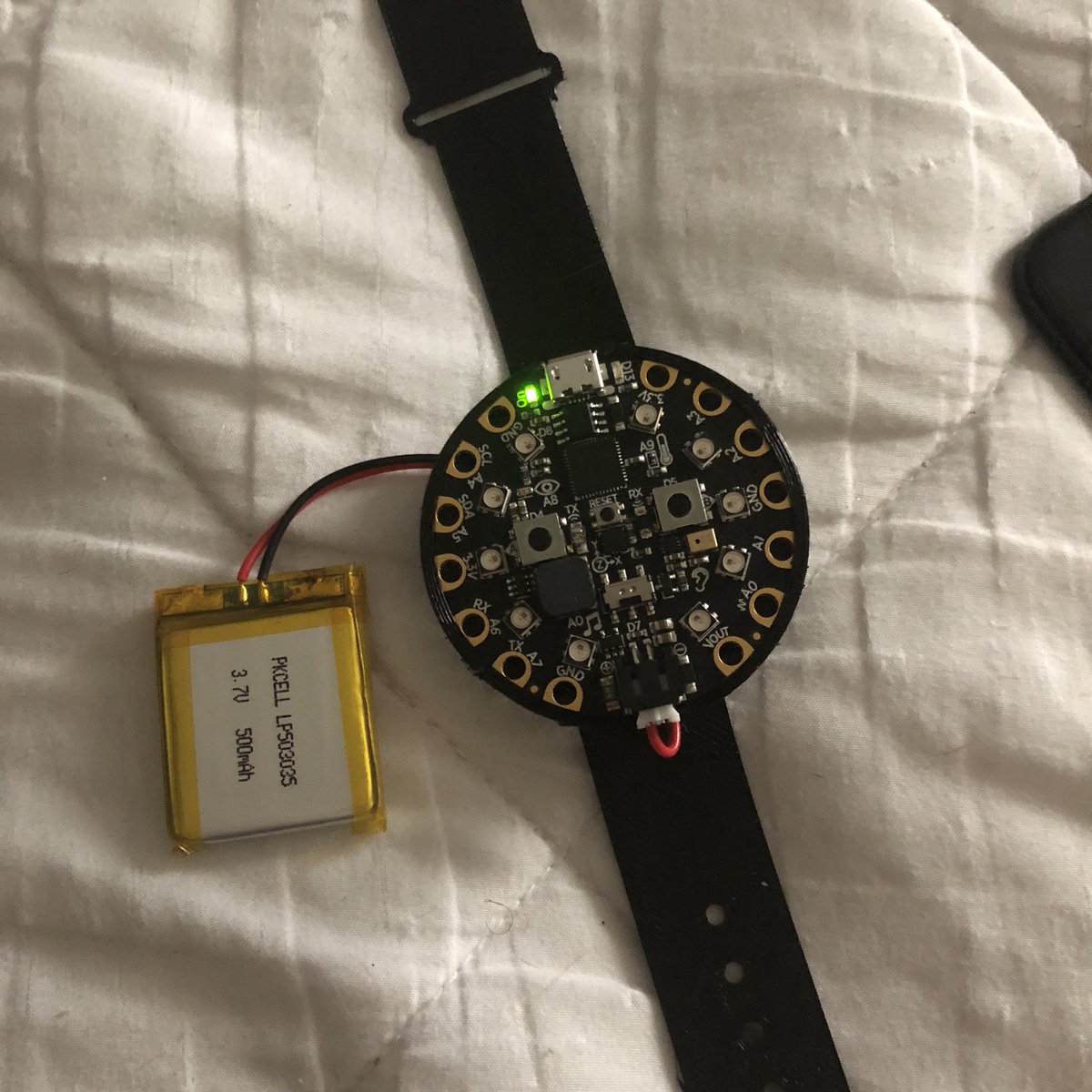 SheSponse's tweet image. Finally made the #circuitplayground wearable
