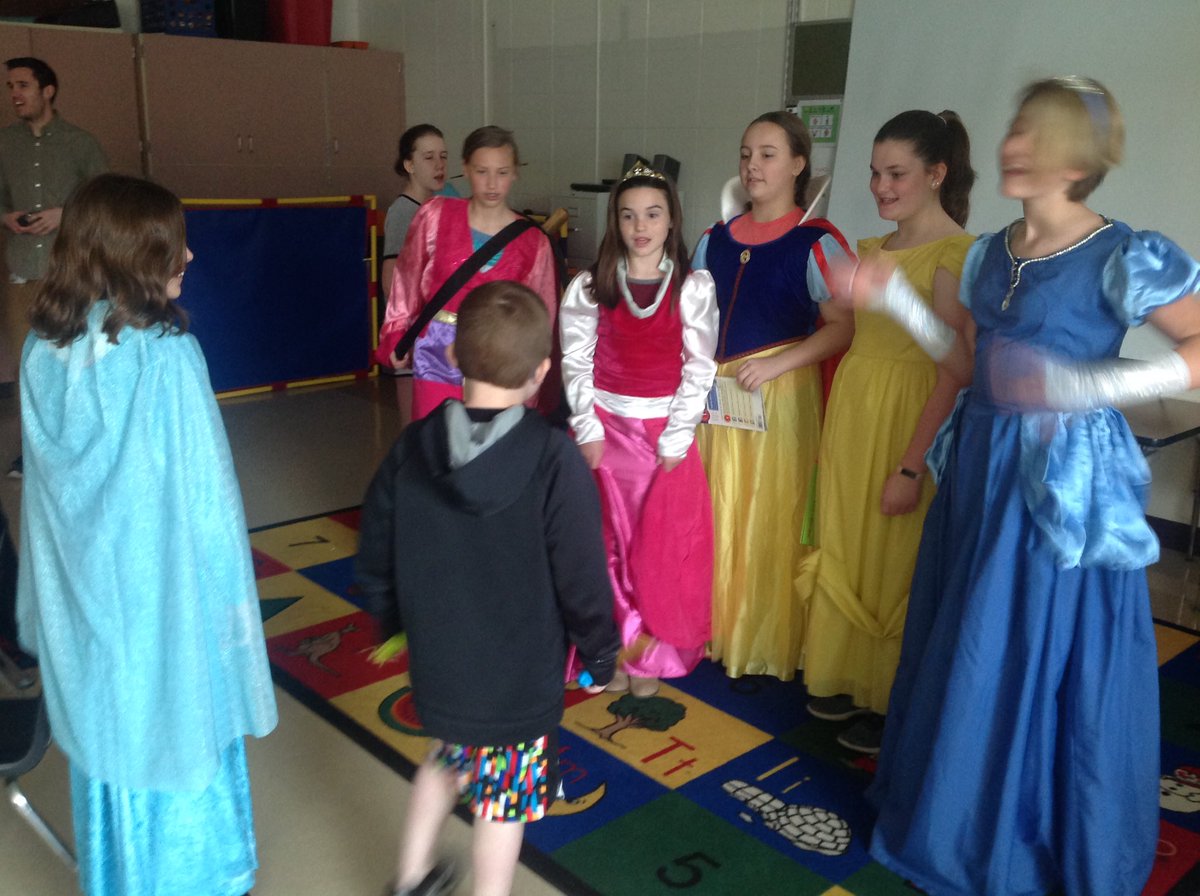 MrsRayNPIMusic's tweet image. Fun with essential skills! ❤️@BWE_Bulldogs #NPperformingArts #createextraordinary #newpalproud