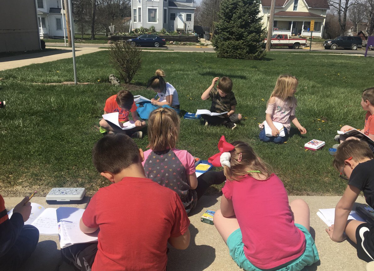 BloomCarrollLSD's tweet photo. First graders took full advantage of today’s beautiful weather and moved their journaling time outside! #inspiredbysunshine #engaged #myohioclassroom #theBCexperience #bcwows https://t.co/YFUkWIIX6E