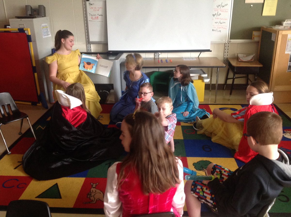 MrsRayNPIMusic's tweet image. Essential skills enjoying story time with Belle @BWE_Bulldogs #NPperformingArts #createextraordinary #newpalproud