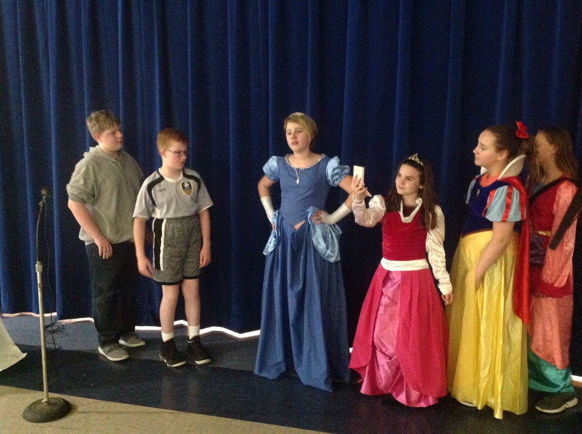 MrsRayNPIMusic's tweet image. Dress rehearsal#3!!! @BWE_Bulldogs #NPperformingArts #newpalproud #createextraordinary