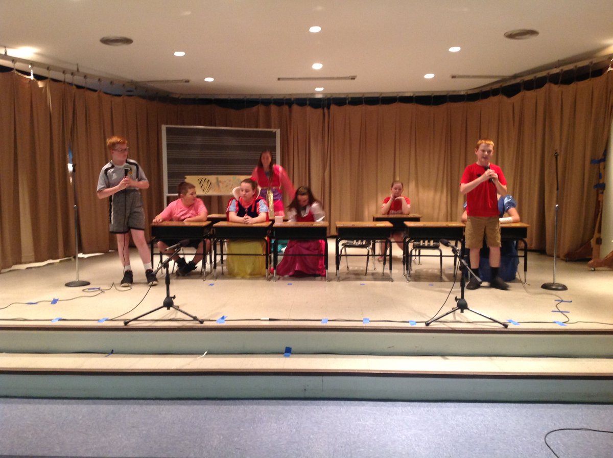 MrsRayNPIMusic's tweet image. Dress rehearsal#3!!! @BWE_Bulldogs #NPperformingArts #newpalproud #createextraordinary