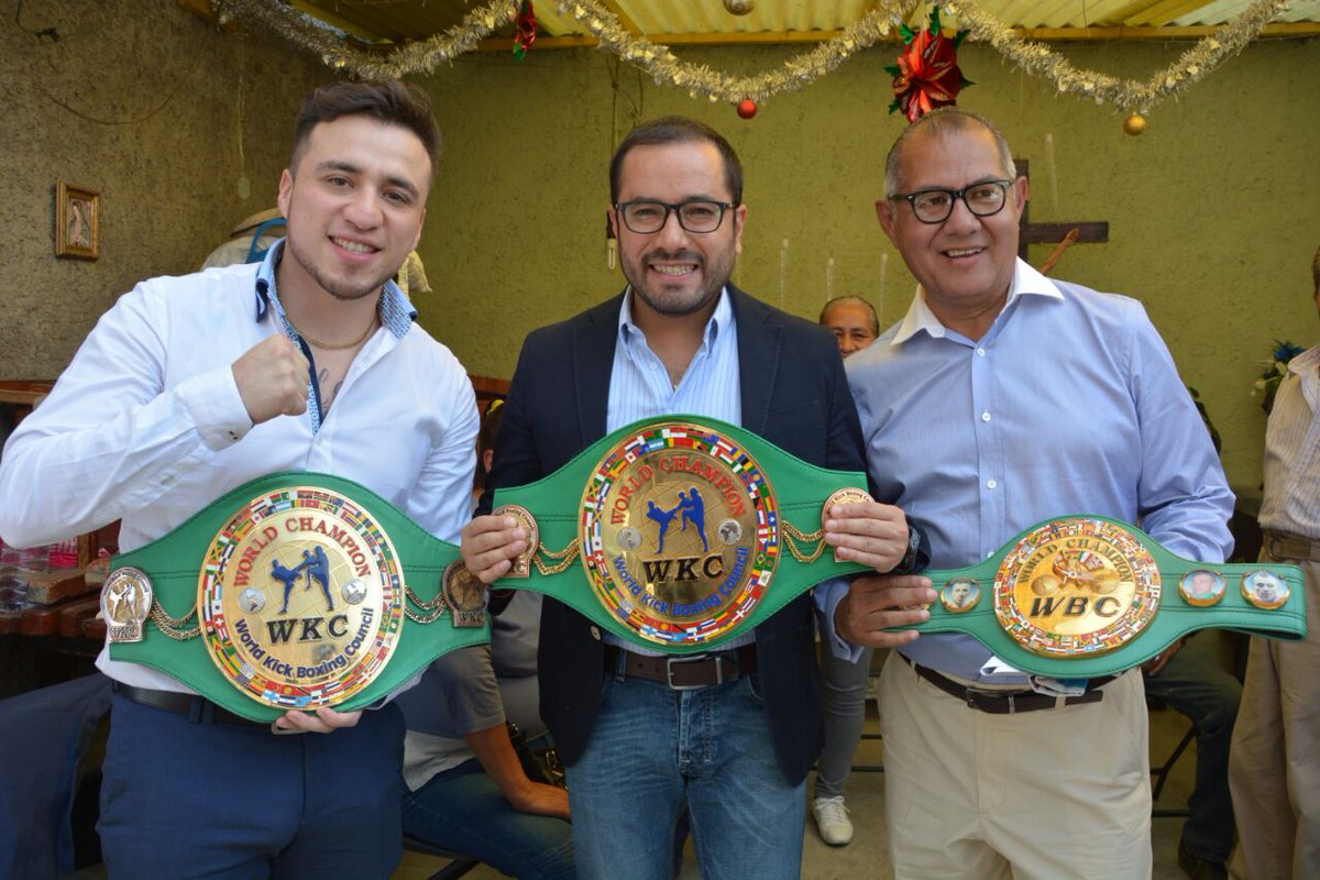 vromog's tweet photo. Con mucha alegría tuvimos un convivio en la colonia #Pensil con amigos y algunos jóvenes, entre ellos el campeón Mundial Paul Curiel, con quien platicamos de lo importante que es el deporte para una juventud sana https://t.co/5DaCjyvThO