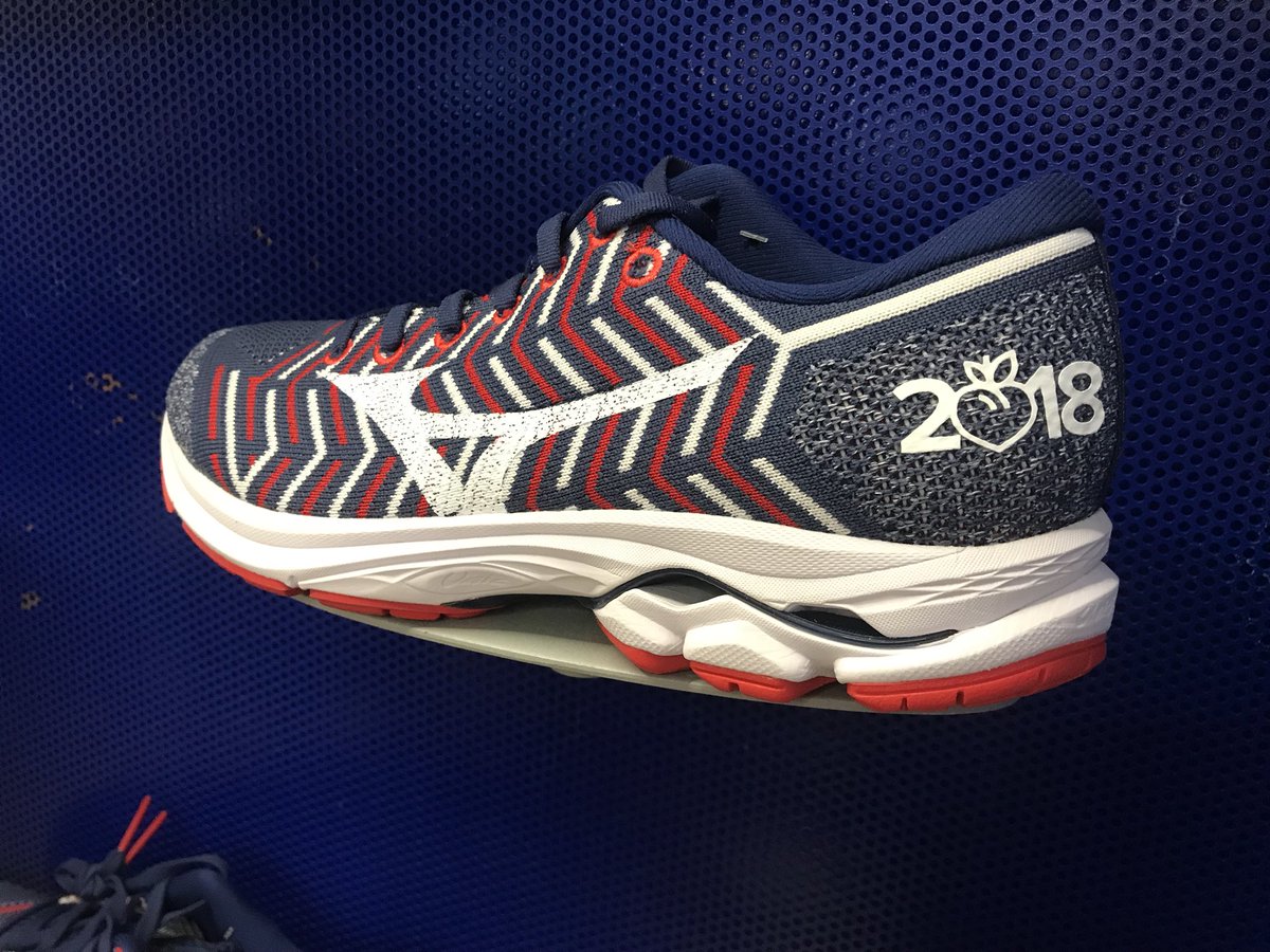 peachtree road race mizuno shoes